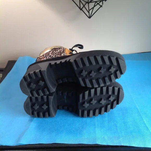EUC Bamboo Powerful Leopard Print Combat Platform Boots 9 - Picture 7 of 9